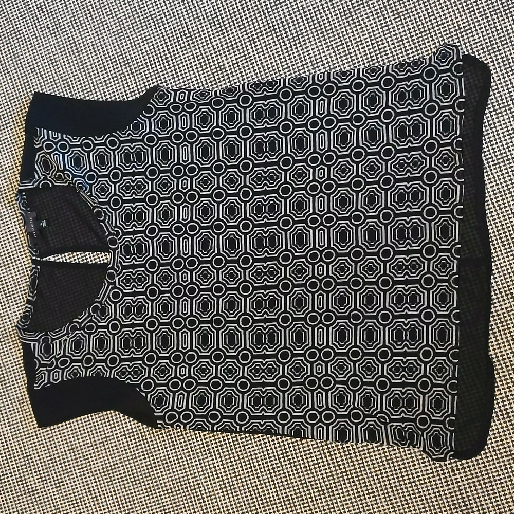 The Limited Patterned Sheer Shell - Picture 2 of 5